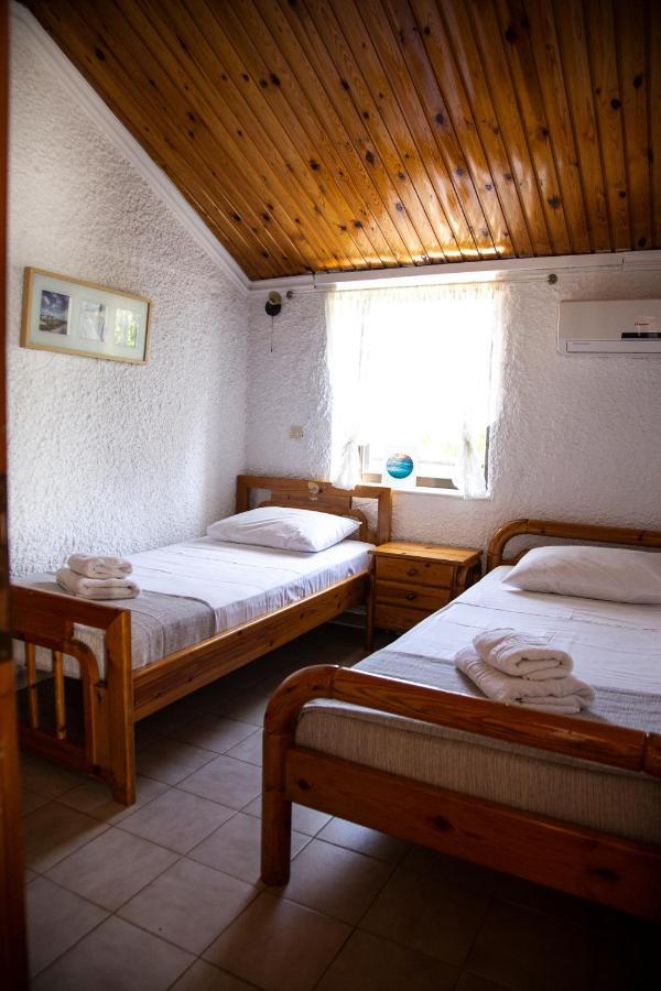 Rose'S Place Артемида Екстериор снимка